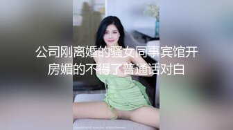 韵味十足风骚人妖比女人还妩媚在型男要求下各自性感姿势拍照在玩起屁眼吃JJ扣菊爆射