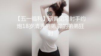 褕情在家看娃的大奶少妇,孩子爬爬垫上激战,第壹视角抽送代入感超强,奶子乱抖