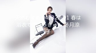 服装店轻熟少妇，没顾客脱掉奶罩在店里上演揉奶呻吟，脚丫子嫩嫩的，足交应该很爽！