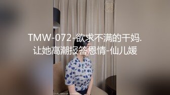 这么娇嫩的妹子伺候两个大鸡巴，全程露脸口交让大哥大鸡巴插入直接受不了，激情上位享受快感让大哥道具玩逼