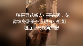  猥琐小哥迷翻漂亮的小女友找来朋友一起来玩3P