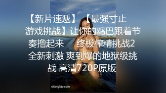 顶级反差婊人妻【淫妻婷婷爱漏出】玩个大的，在电梯门口漏出且翘着屁股，外卖员一开门都蒙了，不来干我就给你差评