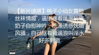  换妻探花两对夫妻KTV唱歌  一人一个埋头交 翘起屁股后入抽插 操完继续唱唱歌