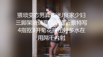 双女王裸足足交调教双狗，女王也喜欢玩鸡巴大一点的狗奴