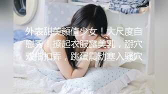 三个小妞镜头前的诱惑，一起发骚全程露脸互动狼友撩骚，淫声荡语不断揉捏小骚奶子玩亲亲，激情艳舞精彩不断