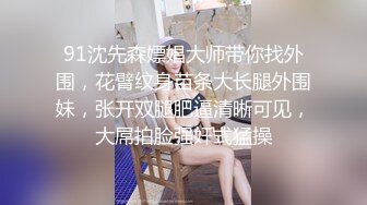 白嫩妹妹，一群大汉围着操，两屌插一洞，特写，妹妹穴撑爆，一线天馒头B，干的床单湿一片