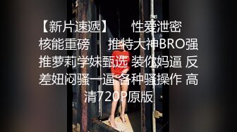 五官唯美的小女友，跪舔大神鸡巴下，口爆射她一嘴，还咧嘴开心地笑！