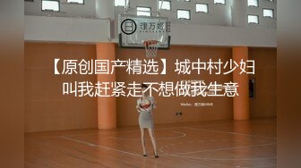  小丑探花深夜约操骚熟女，撩起衣服掏出奶子舔，伸进内裤摸穴，转战床上舔屌交，大屁股骑乘爆插