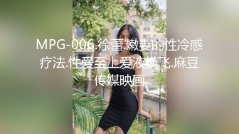 【性感暧魅】安徽首席荡妇两个纹身壮汉伺候，干得高潮迭起表情扭曲，骚逼彻底被征服