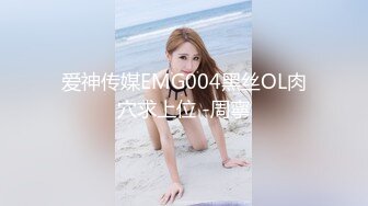 真实乡村门诊【美女医生】大爷大妈们来看病的间隙，蓝牙跳蛋塞到逼里狂震，潮喷两米有余