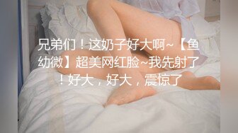   20岁清纯小美眉，穿着短牛仔裤，握着粗大鸡巴，很开心躺在床上玩得津津乐道