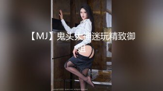 无毛白虎粉粉的甜妹子，露脸精彩直播大秀，揉奶玩逼特写展示，浪叫不断表情好骚，呼叫狼友快来草她的逼逼