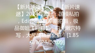 【新片速遞】 9月最新流出❤️旅游景区游乐城女厕露脸后拍美女尿尿几个带娃的少妇貌似还不错