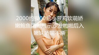 【新片速遞 】  熟女妈妈 儿子在家小马拉大车 这个车不好开 还是后入舒坦撞击妈妈的肥臀 妈妈也配合着迎接儿子的撞击 