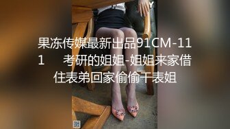 很是風騷淫蕩美少婦穿著開襠網絲不停的翹著屁股展示大肥臀和騷穴 掰開騷穴很淫蕩