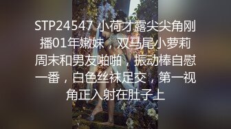  退休老师跟好姐妹陪小哥一起大秀直播，全程露脸颜值不错玩弄小哥大鸡巴