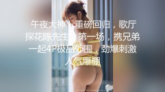 麻花辫齐逼小短裙外围美女 脱掉内裤隔着衣服摸奶子 蹲着口交侧入抽插