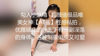 清纯的良家骚妹子，颜值很高听狼友指挥慢慢脱光诱惑狼友，表情好骚各种展示揉奶玩逼看特写，浪叫呻吟好刺激