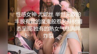 御姐小少妇露脸精彩大秀一个人的精彩，听狼友指挥自慰骚穴玩骚奶子，伸着舌头要舔狼友大鸡巴，高潮冒白浆