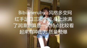 白嫩漂亮的美女被2个朋友故意带到KTV包房挑战刺激啪