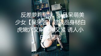 医院女厕蹲守运动装麻花辫小美女无毛馒头穴上两片薄唇肉真诱人