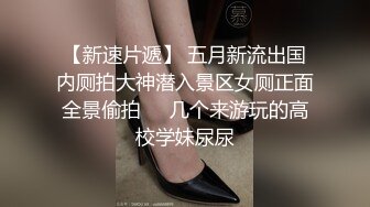 眼镜伪娘露出 光着屁屁从宾馆坐电梯出来 在马路上边走边撸 最后给撸射了