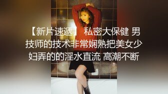  俊男靓女激情3P玩弄风骚小母狗，渣男接了杯尿给骚逼喝真淫荡，一起鸳鸯浴