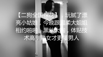  美臀极骚御姐，开档丝袜扭动屁股想要被操，摸蛋深喉大屌特写插嘴