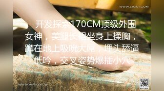 -两个40 的淫妇 巨乳吊钟奶骚得一地淫水 插逼比拼淫叫谁更浪