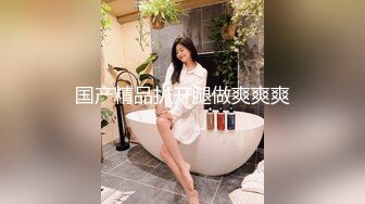 骚男带着两个18岁少女直播做爱