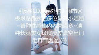    绿帽男找了个秃顶大叔干媳妇和小姨子一块淫乱3P羡慕旁人