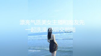 新婚燕尔在婚床上面激情做爱自拍留念 无套后入连续抽插最后爆射后背上 拍摄效果非常不错清晰 高清自拍