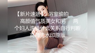  淫靡婚纱 绿帽贡献妻子给别人玩，穿着婚纱被单男拽着头发肏，自己只能看着老婆被内射撸