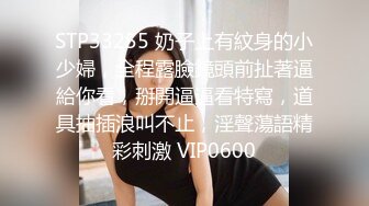 ❤️ ❤️紧身裤小姐姐，公共厕所自慰，跳蛋塞穴使劲揉搓，忍不住娇喘呻吟，还带了道具JB，抽插骚穴