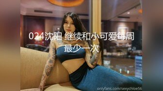 YC商场抄底白裙红趾甲绝色靓妹蕾丝透明内夹腚沟里前面全是毛