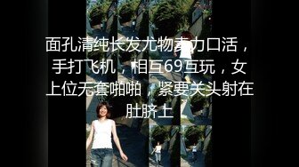 强行把漂亮女友按在床上插B，看她享受的样忍不住拍了下来