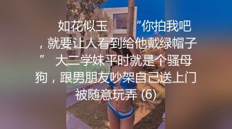 高颜值身材一流的美女试衣间试穿几件还不错的衣裳突然想要就开始自慰淫荡扣穴