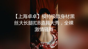 带着女友去旅行到酒店就忍不住要上了她