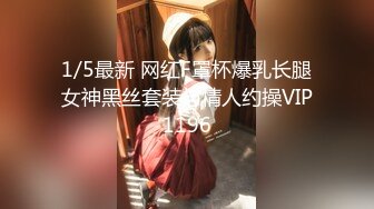 红裙妹子各种花招征服小哥