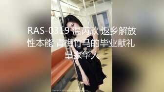 【双穴齐入】气质少妇被多人同时调教，叠罗汉爆干小少妇的两个洞