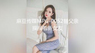 露脸 花臂情趣内衣短发女孩乘骑位摇啊摇