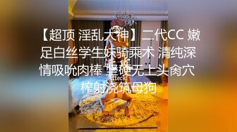  强硬扒光风骚小少妇，揉奶抠逼按着头草嘴，大鸡巴插入骚逼瞬间就老实了，享受小哥打桩机式抽插