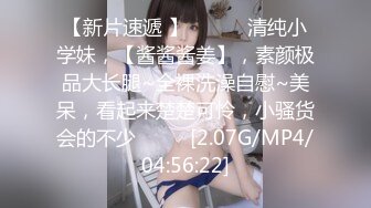 国内厕拍牛人高铁女厕双镜头偷拍同车厢的漂亮美女,清纯学生妹,气质乘务员和风韵美少妇尿尿