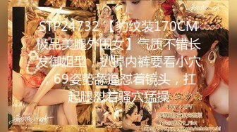 18学生嫩妹周末和小男友啪啪，今天女仆装诱惑，带着项圈跪地插嘴