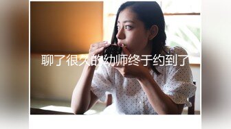 熟女大姐 你轻点我怕又大又粗 啊啊好痛我逼小帮你撸出来吧 太厉害了你老婆受得了么 大姐被小伙无套各种猛怼连连求饶内射