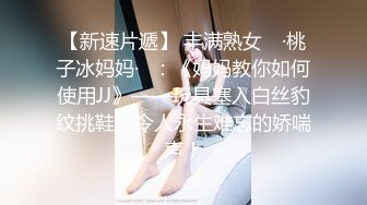 吊钟大奶子颜值很高的御姐少妇激情大秀直播，性感妩媚又风骚，自己揉捏大奶子逼里塞着跳蛋自慰骚穴浪叫呻吟