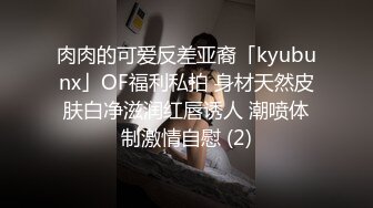 大屁股骚奶子黑丝诱惑颜值也还不错的无敌骚浪贱，让小 哥床上放肆抽插，奶子乱晃叫的骚，后入双插菊花逼逼