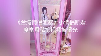 【新片速遞】  澡堂子内部员工偷拍❤️几个白白嫩嫩正在搓背的美少妇