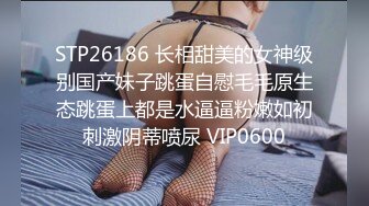 KTV女厕偷拍好身材的美女 B可真黑