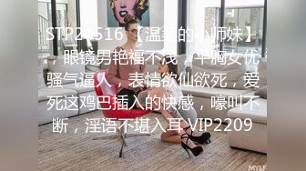 电影院女厕蹲守黑裙白丝高冷眼镜妹,窄小的微毛穴口插起来肯定爽